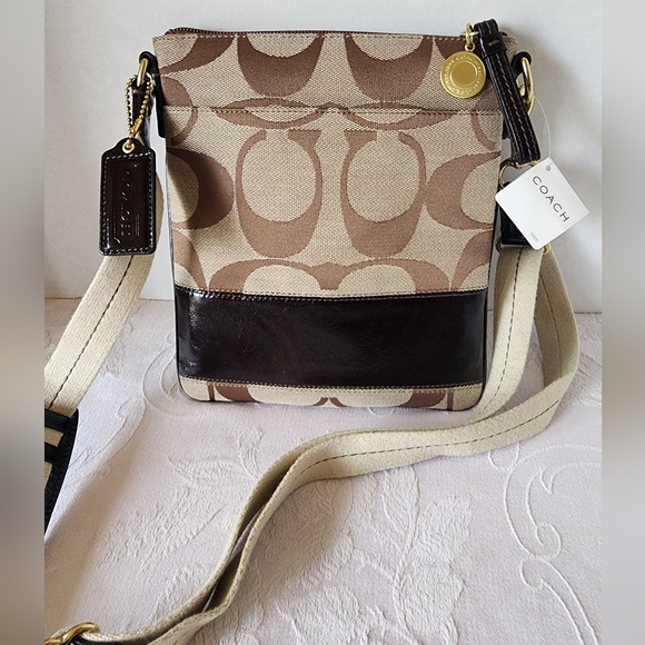 ✨️NWT✨️ Coach Signature Canvas & Leather Swing Pack Crossbody - 2008 - Picture 1 of 12